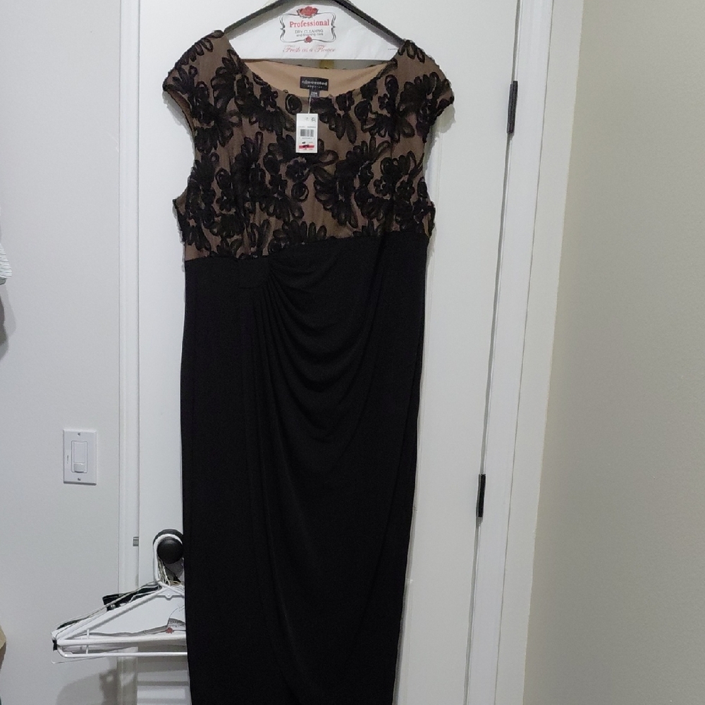Connected Apparel Black and Tan Ruched Sheath Dress